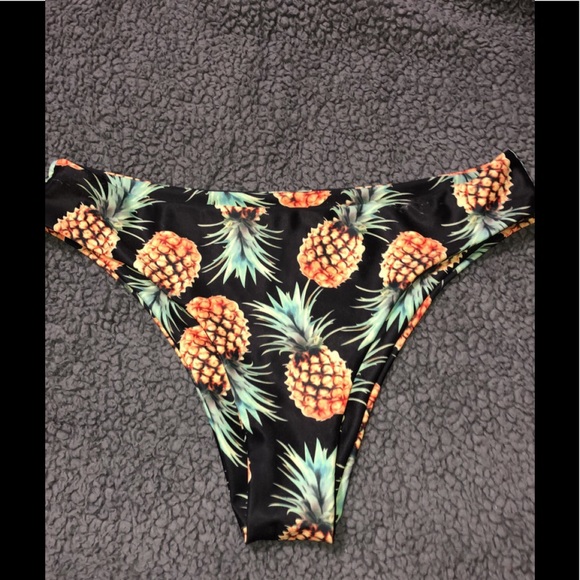 🍍pineapple bottoms, so cute with a plain top! - Picture 1 of 1